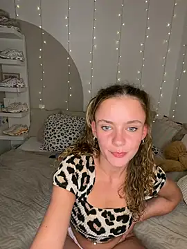 Stella Rosee online show from July 19, 2026, 8:34 pm