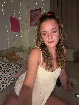 Stella Rosee online show from July 23, 2026, 8:40 pm