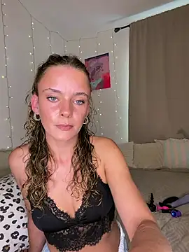 Stella Rosee online show from July 25, 2026, 2:36 pm