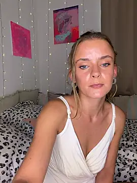 Stella Rosee online show from July 26, 2026, 2:46 pm