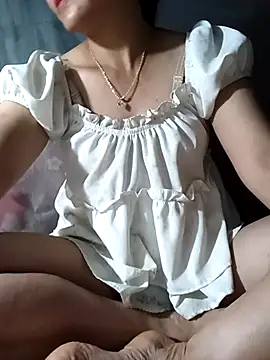 Quee Quee online show from July 19, 2026, 11:36 am