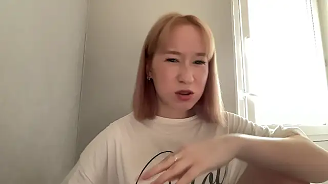 KiraAkira online show from July 20, 2026, 2:41 pm