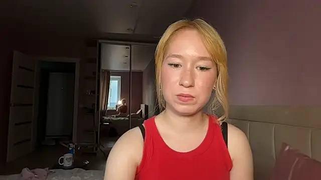 KiraAkira online show from July 28, 2026, 4:39 pm