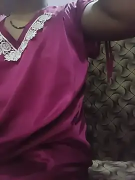 Snapshot of DesiCutie01 chatting on July 25, 2026, 6:33 am DesiCutie01 online show from July 25, 2026, 6:33 am