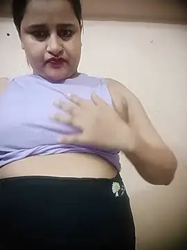 Snapshot of Queen_Karishma chatting on July 22, 2026, 7:05 pm Queen Karishma online show from July 22, 2026, 7:05 pm
