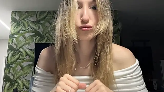 Snapshot of RadialTalc chatting on July 29, 2026, 8:40 pm RadialTalc online show from July 29, 2026, 8:40 pm