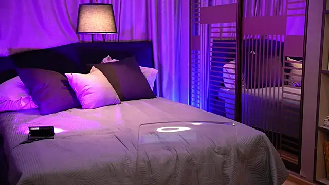 LinaLoom online show from July 23, 2026, 6:22 am