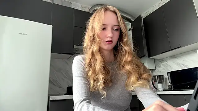 Snapshot of LuiseFurbeck chatting on July 20, 2026, 10:39 am LuiseFurbeck online show from July 20, 2026, 10:39 am