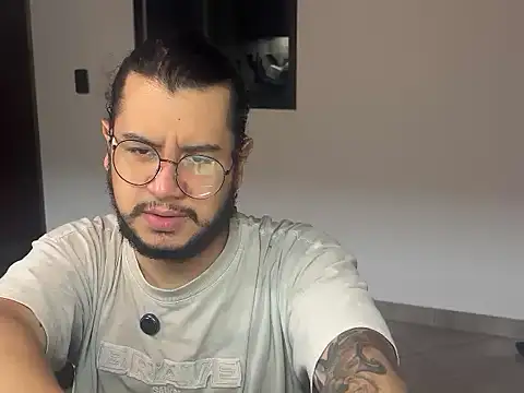 NurNikolao online show from July 18, 2026, 4:38 am