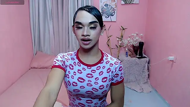 VivienneLuxe online show from July 18, 2026, 7:12 am