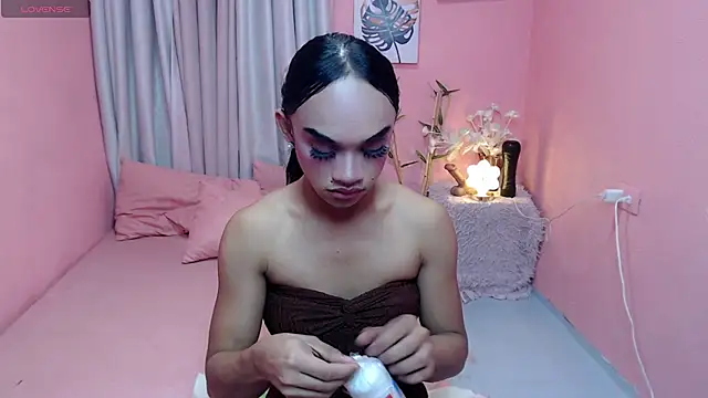 VivienneLuxe online show from July 20, 2026, 10:39 am