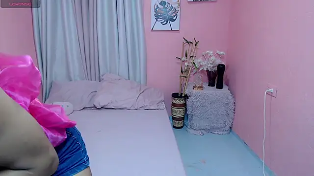 VivienneLuxe online show from July 23, 2026, 2:26 pm