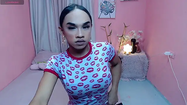VivienneLuxe online show from July 26, 2026, 7:26 am