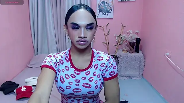 VivienneLuxe online show from July 29, 2026, 5:05 am