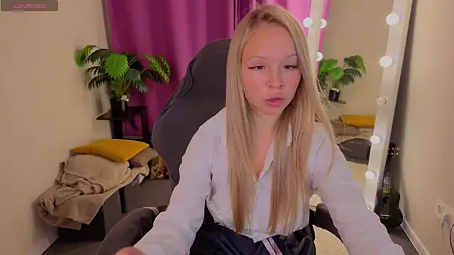 Milana r0se online show from July 26, 2026, 9:16 am