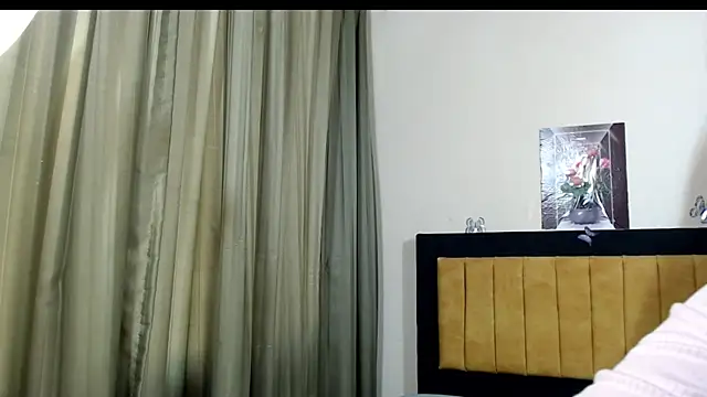 Snapshot of LUNAXS chatting on July 27, 2026, 12:34 pm LUNAXS online show from July 27, 2026, 12:34 pm