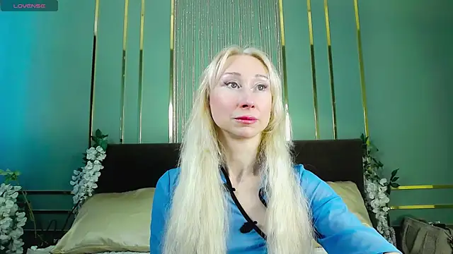 KissDreamm online show from July 28, 2026, 8:32 am