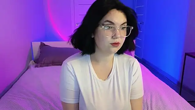 BellaGotze online show from July 27, 2026, 6:20 am