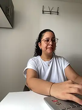 Snapshot of DaphneSky chatting on July 23, 2026, 4:27 pm DaphneSky online show from July 23, 2026, 4:27 pm