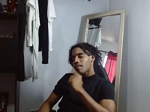AxelSilva7777 online show from July 25, 2026, 7:33 pm