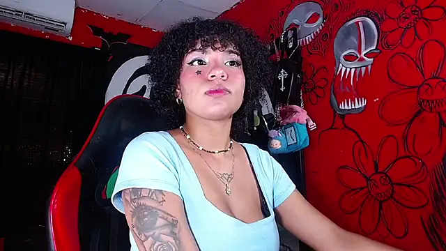 Trixiehotx online show from July 19, 2026, 1:37 pm