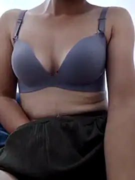 Isla-Natalia online show from July 19, 2026, 1:04 pm