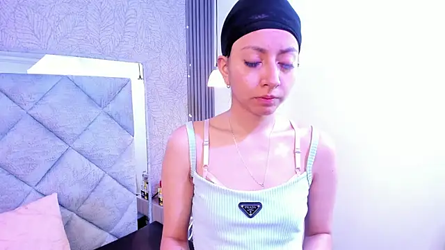 Snapshot of Violet_Bloomxx chatting on July 23, 2026, 2:48 pm Violet Bloomxx online show from July 23, 2026, 2:48 pm