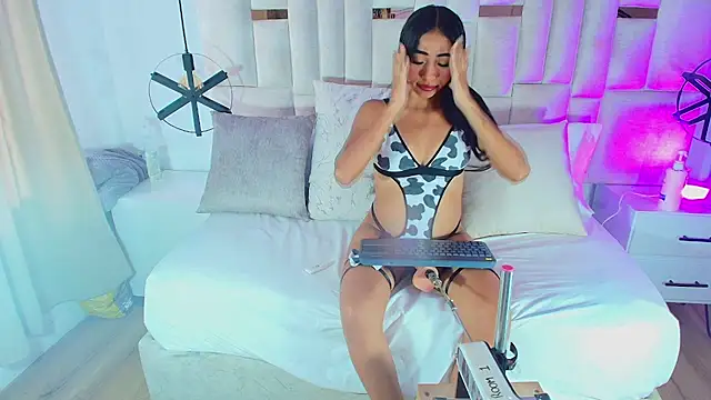 Tilly Amour online show from July 25, 2026, 8:50 pm