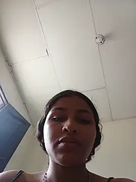 Lia Foz online show from July 28, 2026, 3:21 pm