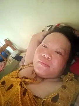 Queenie9z online show from July 24, 2026, 7:28 am