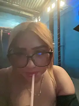 MonicaaPink online show from July 27, 2026, 11:01 pm