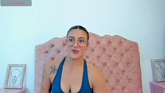 Snapshot of AriiaBloom chatting on July 23, 2026, 3:37 am AriiaBloom online show from July 23, 2026, 3:37 am