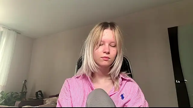 JessicaLowland online show from July 22, 2026, 11:24 am