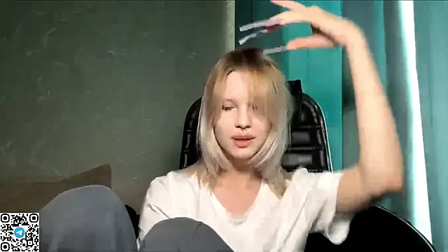 JessicaLowland online show from July 28, 2026, 10:21 am