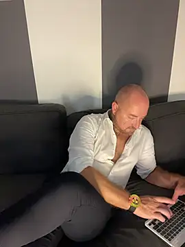 Snapshot of just_luca chatting on July 30, 2026, 1:21 pm just luca online show from July 30, 2026, 1:21 pm