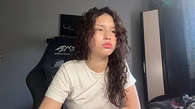 SharolynSalle online show from July 25, 2026, 1:15 am