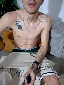 Snapshot of BoyMaxLatin chatting on July 23, 2026, 6:44 am BoyMaxLatin online show from July 23, 2026, 6:44 am