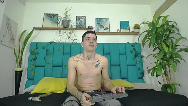 Snapshot of BoyMaxLatin chatting on July 24, 2026, 7:01 pm BoyMaxLatin online show from July 24, 2026, 7:01 pm