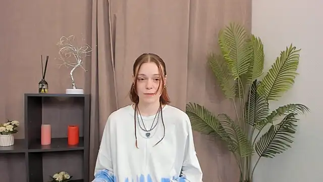 YaelHoughtling online show from July 26, 2026, 10:22 am