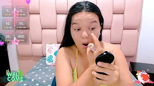 naomi cute19 online show from July 23, 2026, 2:09 am