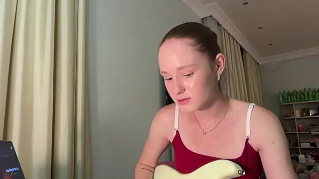 redgirl8642 online show from July 28, 2026, 7:39 pm