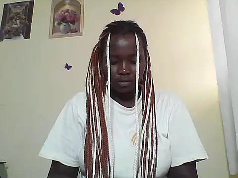 Snapshot of Queenblackebony chatting on July 26, 2026, 2:13 pm Queenblackebony online show from July 26, 2026, 2:13 pm