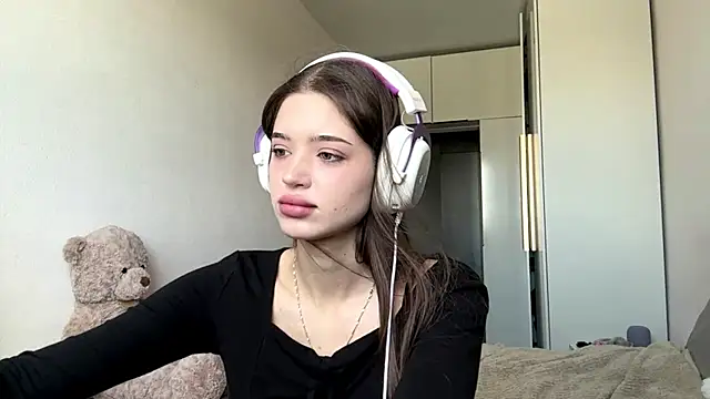 NicolleBarreto online show from July 25, 2026, 4:21 am