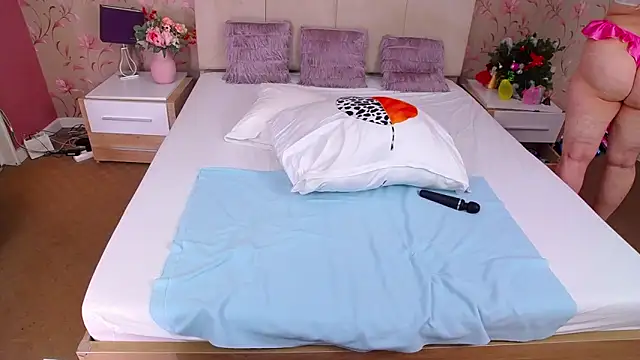 MatureMariah online show from December 17, 2025, 10:49 pm