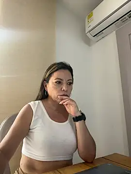 Scarlett Noil online show from July 27, 2026, 6:59 pm
