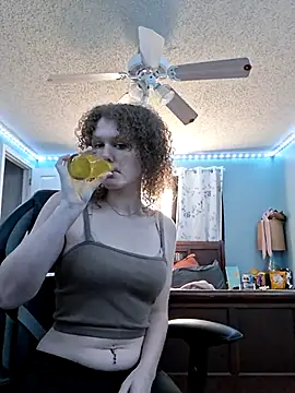 Snapshot of MaddieBoo1 chatting on July 24, 2026, 5:00 pm MaddieBoo1 online show from July 24, 2026, 5:00 pm