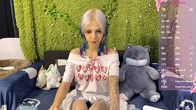 LuniBless online show from July 28, 2026, 10:20 pm