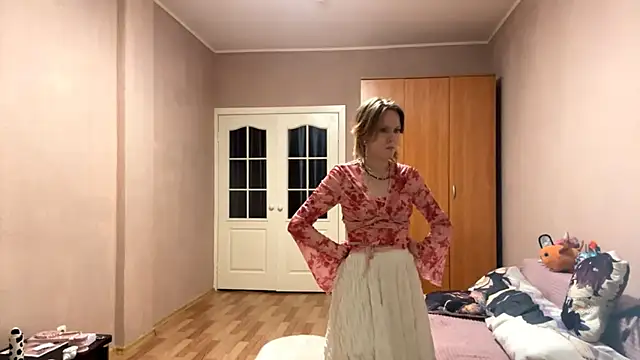 JosephineBulmer online show from July 28, 2026, 5:01 pm