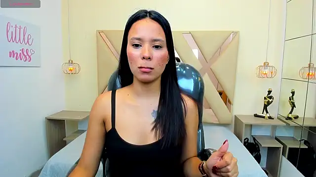 Ivonne Latina online show from July 24, 2026, 7:45 pm