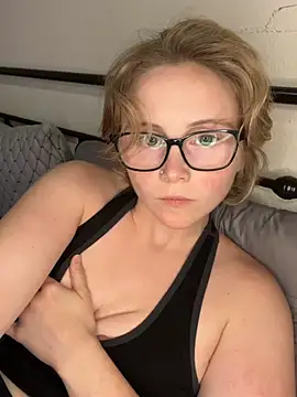 Kat peachyy26 online show from July 29, 2026, 2:43 am